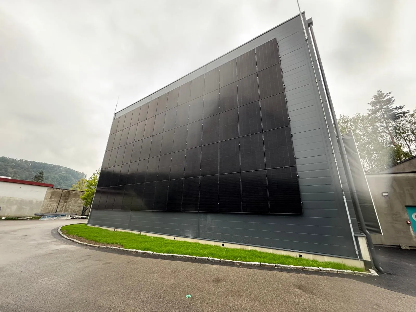 Střešní fotovoltaika 30 kWp v Praze