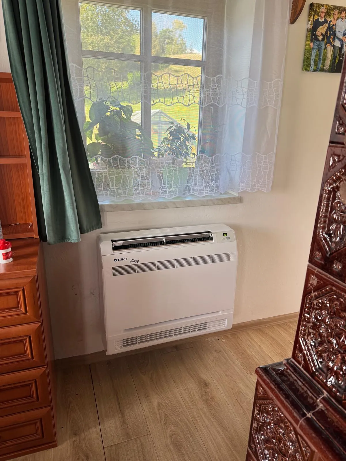 Parapetní (konzolová) klimatizace Gree pod oknem