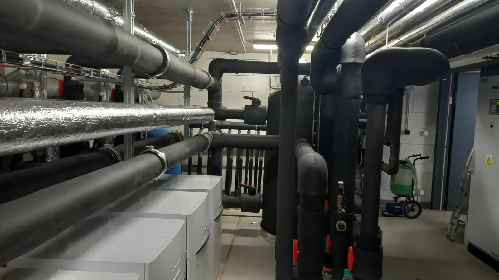 Tepelná čerpadla v kaskádě pro topení a chlazení, projekt Brein